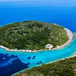 Villa Avlaki Bay House *