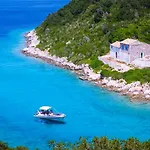 Villa Avlaki Bay House *