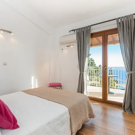 Villa Avlaki Bay House *